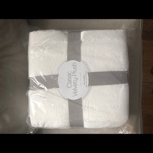 3 King Sized blankets